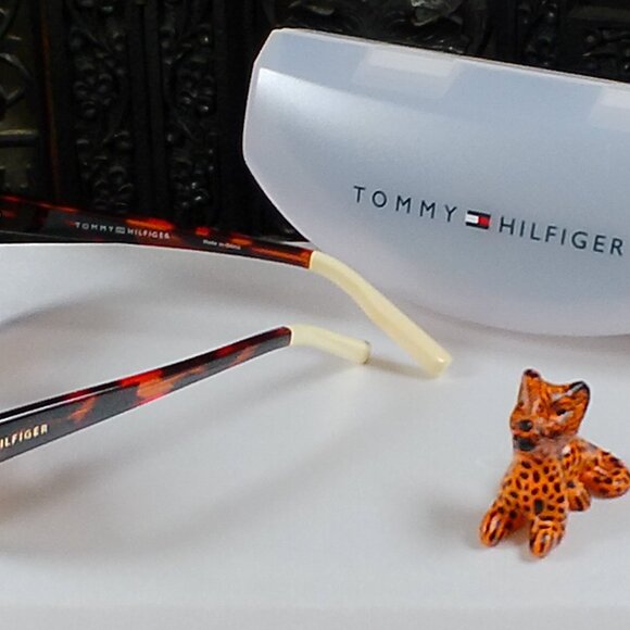 Women's Tommy Hilfiger Sunglasses - Picture 2 of 4